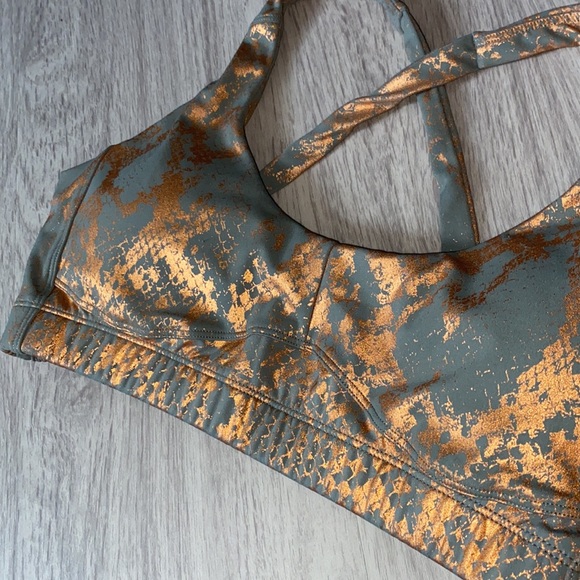 NWOT Metallic Snake Print Sports Bra - Picture 4 of 8